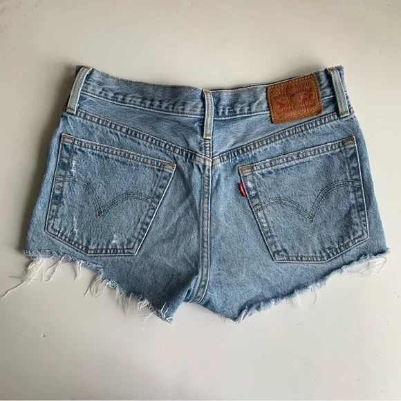 Levi's 501 Women's Size 26 Park Life Grommets Light Wash Jean Shorts - Picture 9 of 14